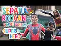 Sepatu rodaan pakai kostum super hero di cfd