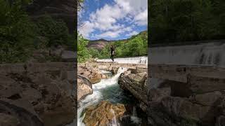Visitamos la salmonera de Cañu; un lugar para ver los salmones en plena naturaleza en el río sella