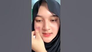 Kecantikan Neng Desi Saat Live Memang Tidak diragukan Lagi