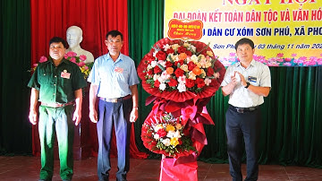 Ngày hội đại đoàn kết toàn dân tộc và văn hóa quân dân khu dân cư xóm Sơn Phú, xã Phong Phú.