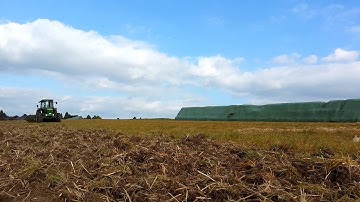 John Deere 4230 chisel plowing