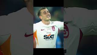 Yaşananlarin Hepsi̇ Meğer Bi̇ri̇r Yalanmiş...