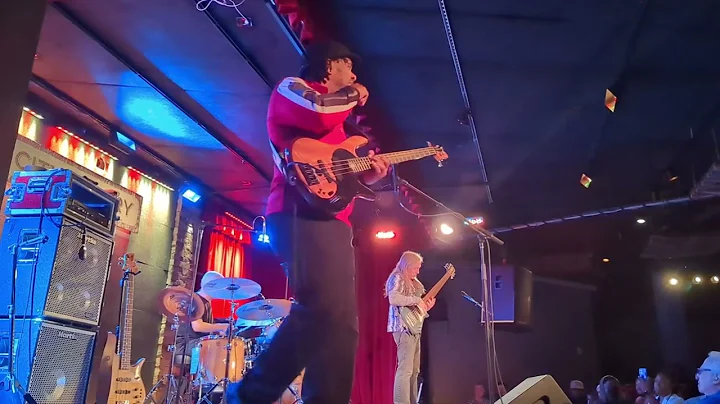 Bass Extremes - Victor Wooten, Steve Bailey, & Gre...