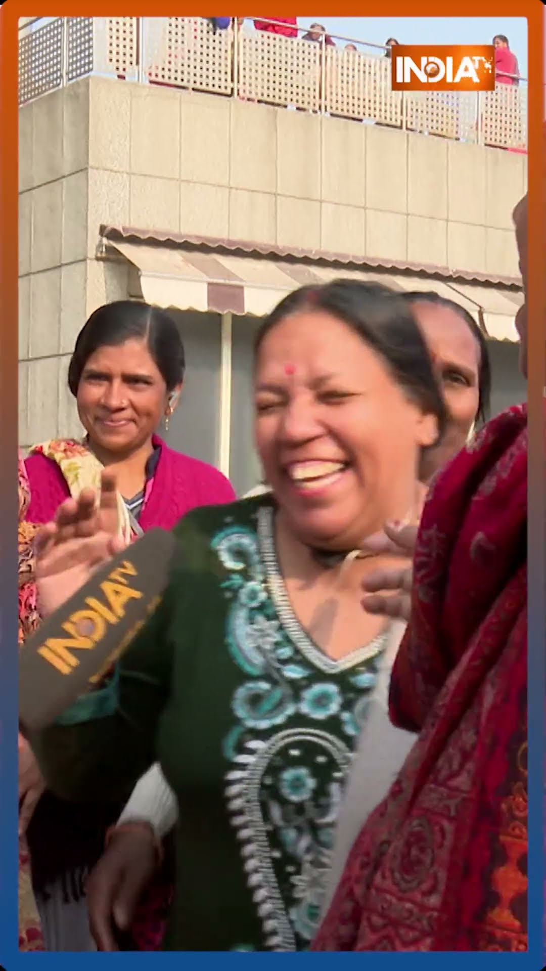 #aap की महिला कार्यकर्ता निकलीं #pmmodi की जबरदस्त फैन ! #delhielection #kejriwal #bjp #indiatv