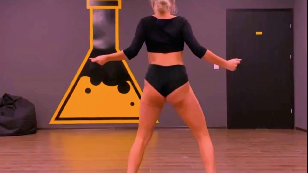 Booty Shaking Twerking 