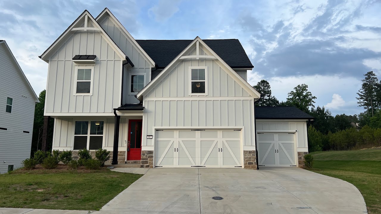 RED DOOR HOME IN SOUGHT AFTER SEVEN HILLS SUBDIVISION 5 BED 4 BATH