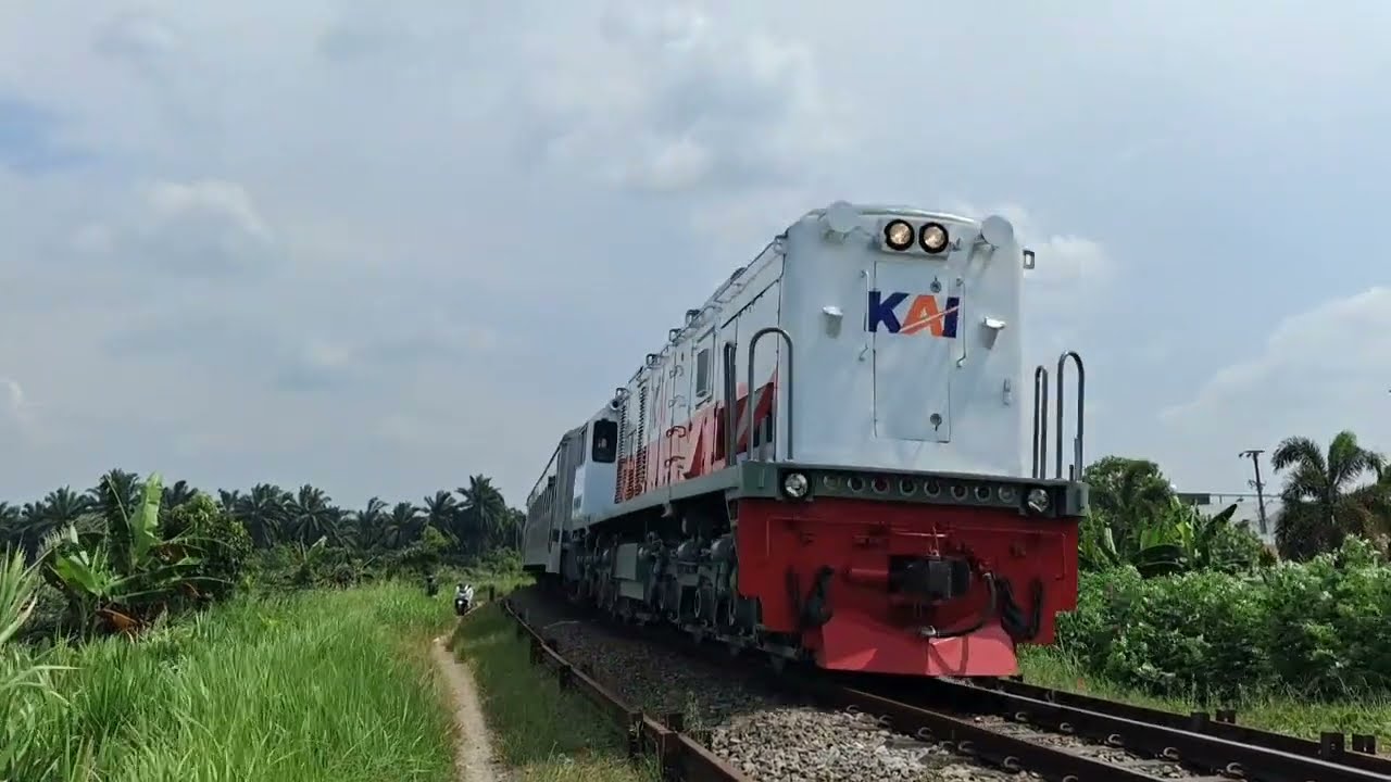 Berburu Kereta Api Sebentar Di Sekitaran Kota Kisaran