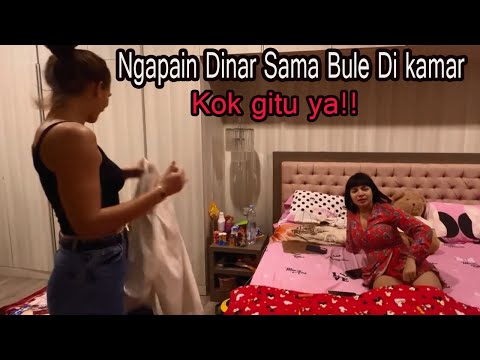 Dinar Candy bersama Bule Dalam satu Kamar Buka Bukaan Baju