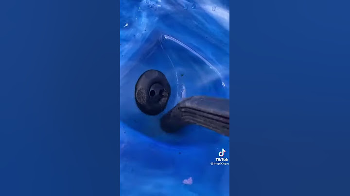 Cleaning dirty hot tub