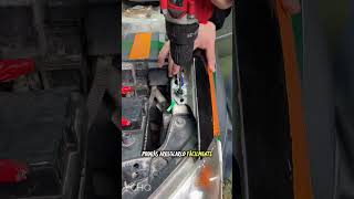 ¿Por qué TODOS los coches usan clips?El secreto de los ingenieros para evitar que se aflojen
