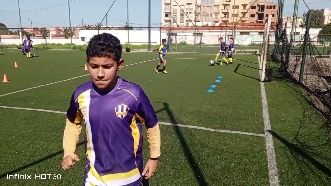 حصة تدريبية التحكم في الكرة  مع توافق الحركي اكادمية مستقبل زناتة لكرة القدم 