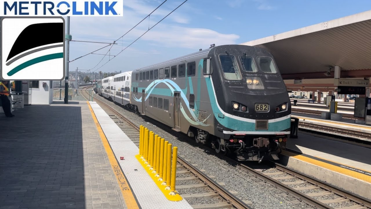 metrolink-trains-arriving-and-departing-los-angeles-union-station-youtube
