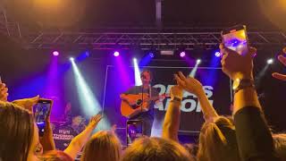 Video-Miniaturansicht von „Thomas Headon - We Are Never Ever Getting Back Together (Cover, Live at Stylus 19/11/2021) HDR“