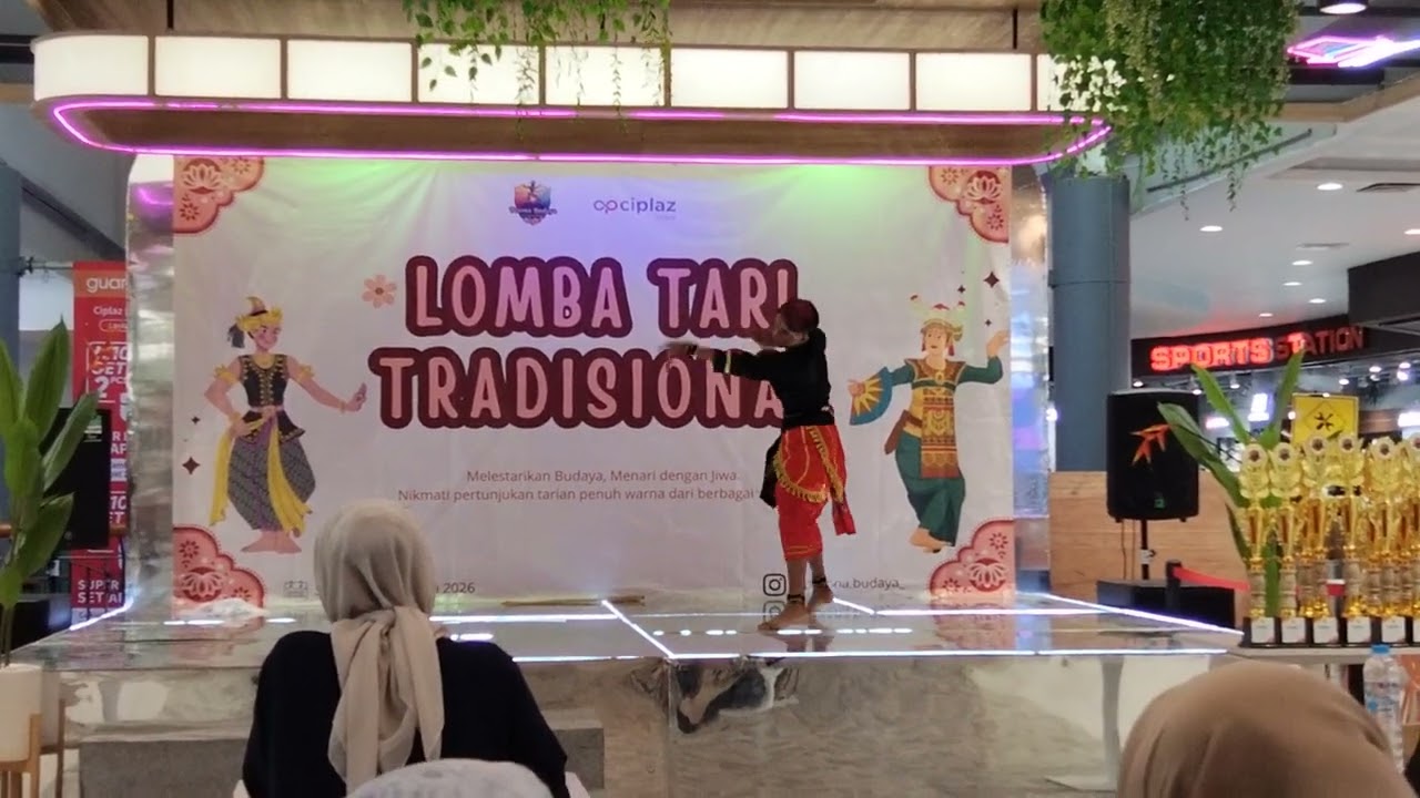 Lomba tari tradisional di dciplaz Depok Jawa Barat 