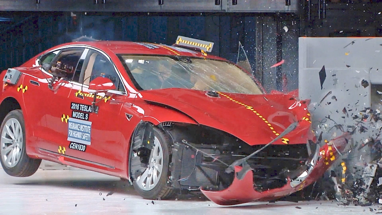 Watch Tesla's first Model X crash test, which earned it 5 stars across the board