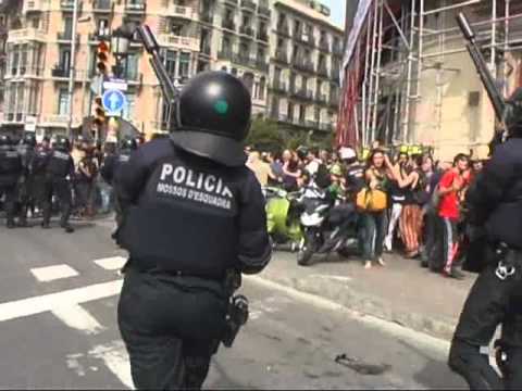 CARGAS Mossos 27-m Plaça Catalunya SPANISH Revolution Barcelona