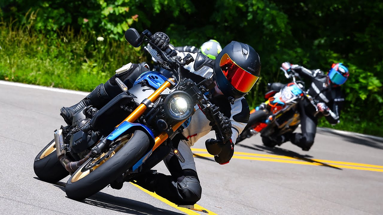 Chasing fast locals on a XSR900 and MT10 across the Tail of the Dragon.🤙🏻