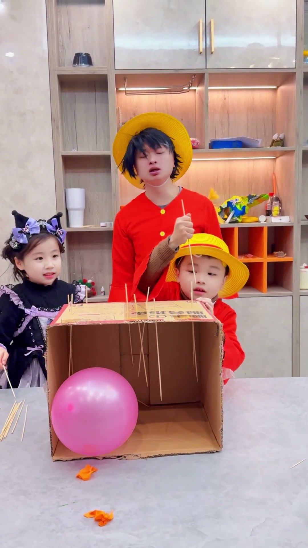 这气球怎么扎不爆？ #路飞 #海贼王