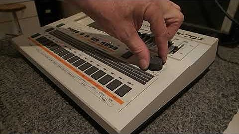 Roland TR-707 demo