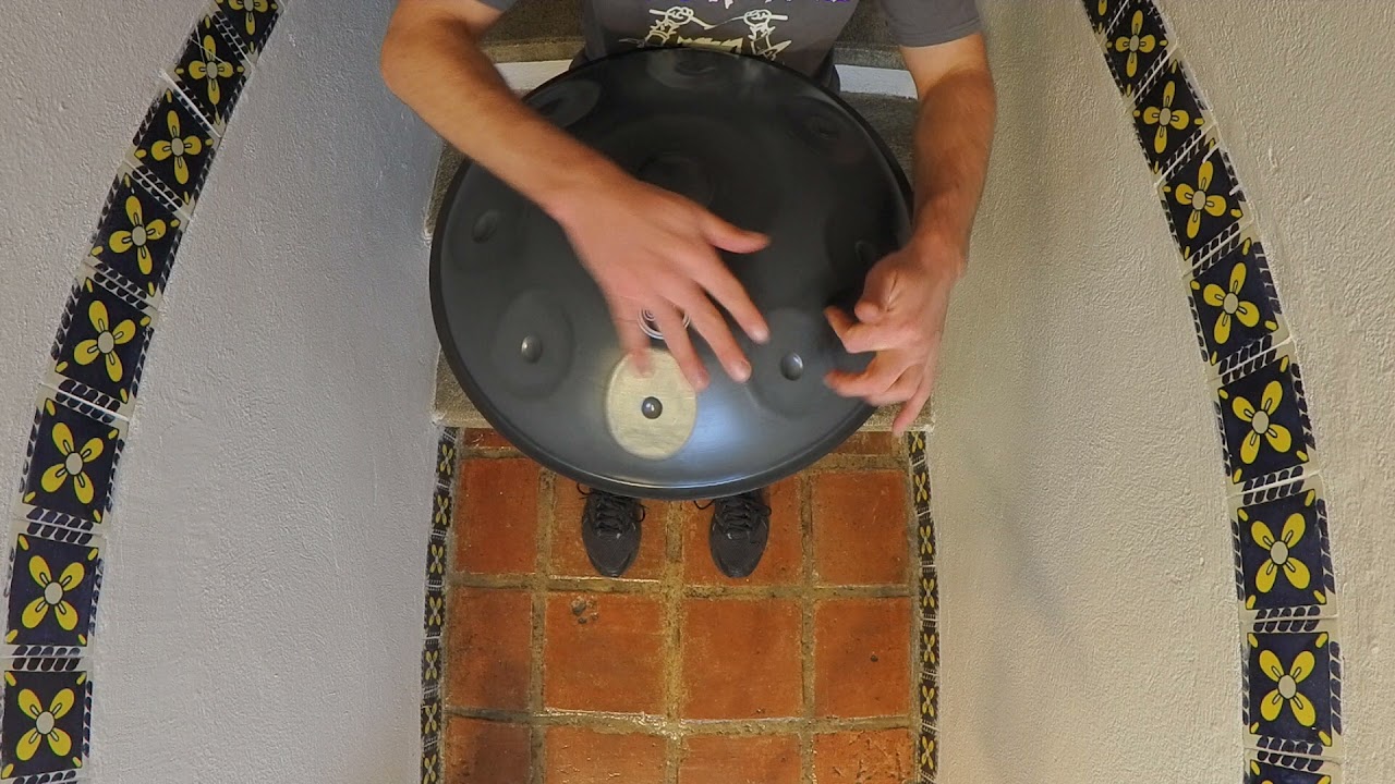 Soul Drum Handpan - D Kurd 12 - D3 / (A3) (Bb3) C4 D4 E4 F4 G4 A4 Bb4 C5 (D5)