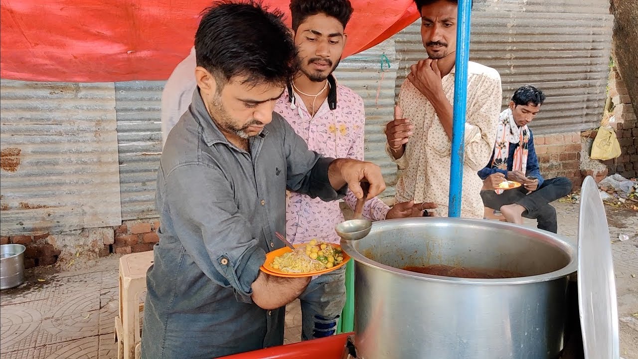 Hardworking Man without one hand selling Chole Rice for Rs 20 | We Salute Him | Aamchi Mumbai