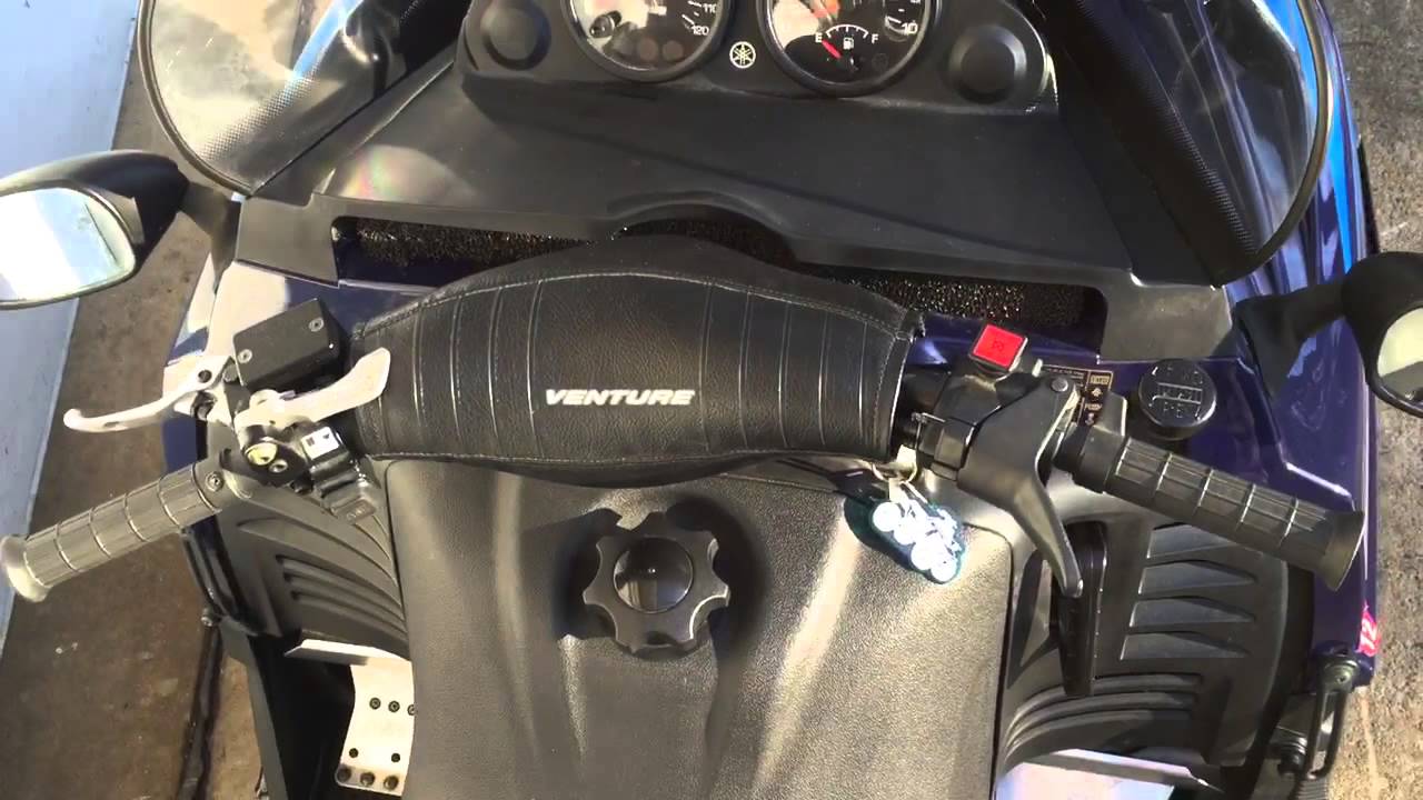 2000 Yamaha Venture VT600D 600 2up Snowmobile walk around #2