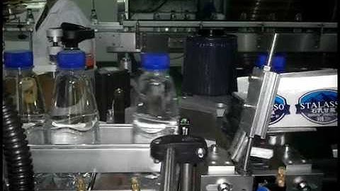 Special shape bottle fixed position labeling machine