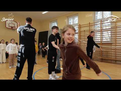 Koszykarska energia, która inspiruje - odwiedziny w Szkole Podstawowej nr 4