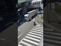 大型トレーラードライバーさんの自転車の巻き込み確認が素晴らしいなあ😆