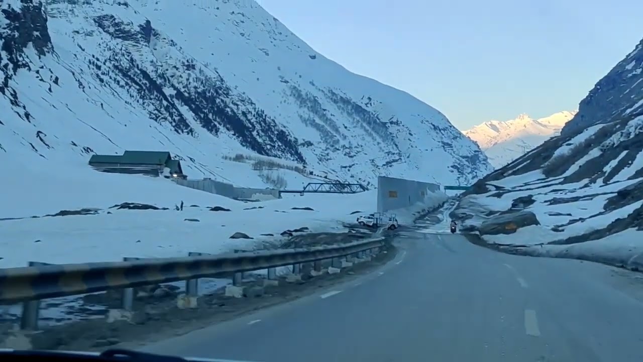 Best Time to visit Atal Tunnel, Sissu,  Manali to Sissu, Keylong Road  Manali in April 2022 snowfall