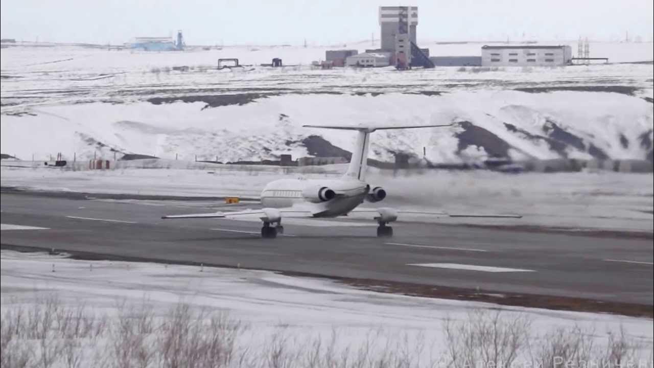 Погода воркута сайт аэропорт. Парк самолётов аэропорта Воркута. Ту-134 Воркута Советский. Воркута военный аэродром. Аэропорт Советский Воркута.