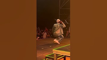 Na so I carry their mic stand go house 🚶🏾‍♂️#charm  #raveandroses #dance #music