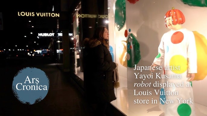 Yayoi Kusama the robot of Louis Vuitton, place Vandome. France