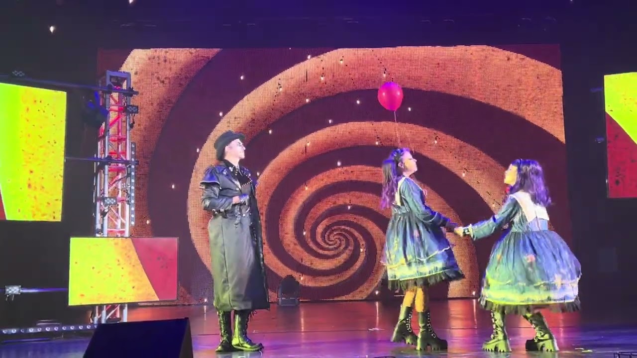 Dr. H.H. Holmes' Freak Show - Six Flags Over Texas