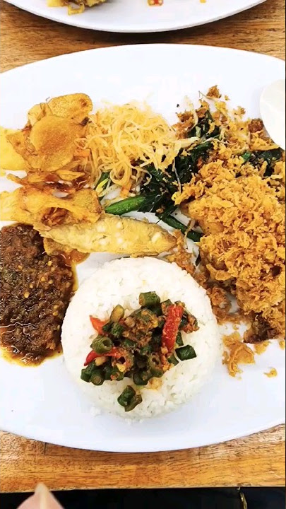 Nasi Ayam Penyet Cacadut, Medan Fav Dish #shorts #shortsfeed #food #streetfood #indonesia #johnragai