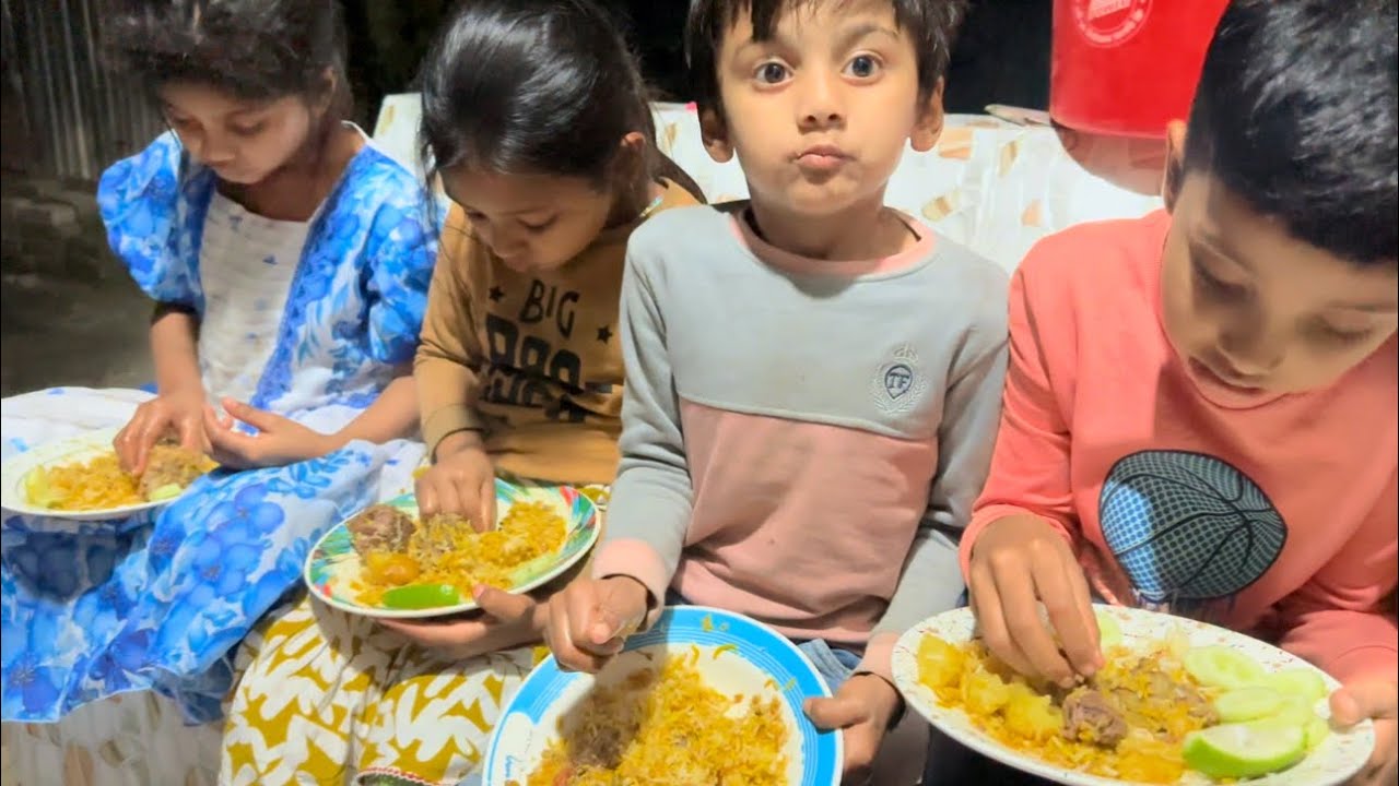 গ্রামের বাড়িতে কাচ্চি বিরিয়ানি আয়োজন 