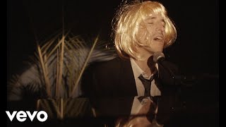 Video thumbnail of "Giovanni Truppi - Tuo padre, mia madre, Lucia (Sanremo 2022)"