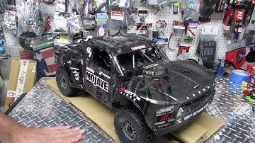 Review& Box Opening:  1/7th scale MOJAVE 4X4 EXtreme Bash Roller