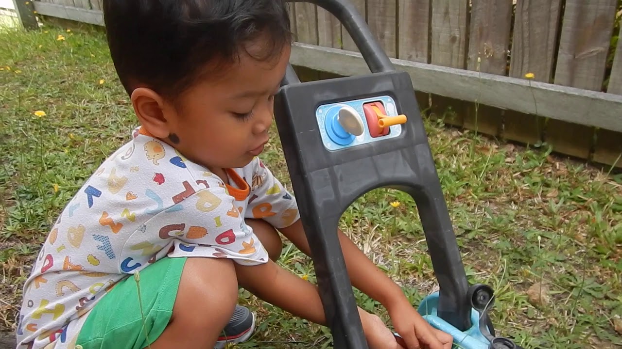 Little tikes - Lawn mower - Mas Bram 3 years old