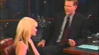 Elisha Cuthbert - Entrevistas - Craig Kilborn (Dec 2003)