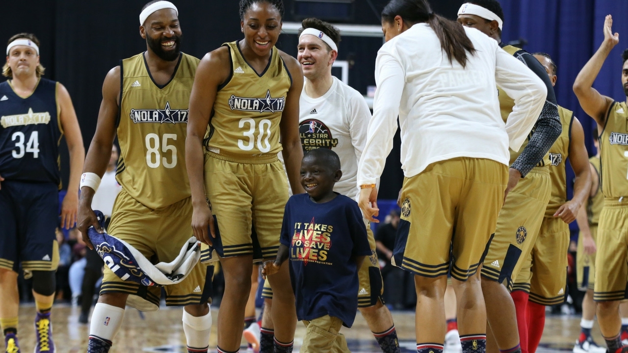 Jarrius Robertson Steals the Show at the Celebrity Game! | 02.17.17