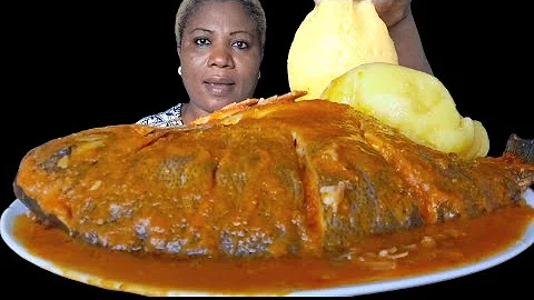 African food mukbang / fish pepper soup with stash fufu mukbang