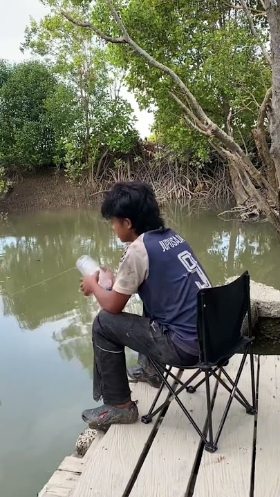 Fishing in the most exciting spot, see what we get😱😱#fishing #fish #pond #Kalimantan