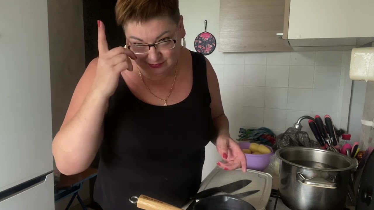 ПРОСТГ ЖАРЮ Я КАРТОШКУ И ПРОСТО ВАРЮ ЩИ/Влог