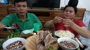 Tiết Canh Vịt Không Pha Nước Và Món Vịt Luộc Nguyên Con Cực Hấp Dẫn
