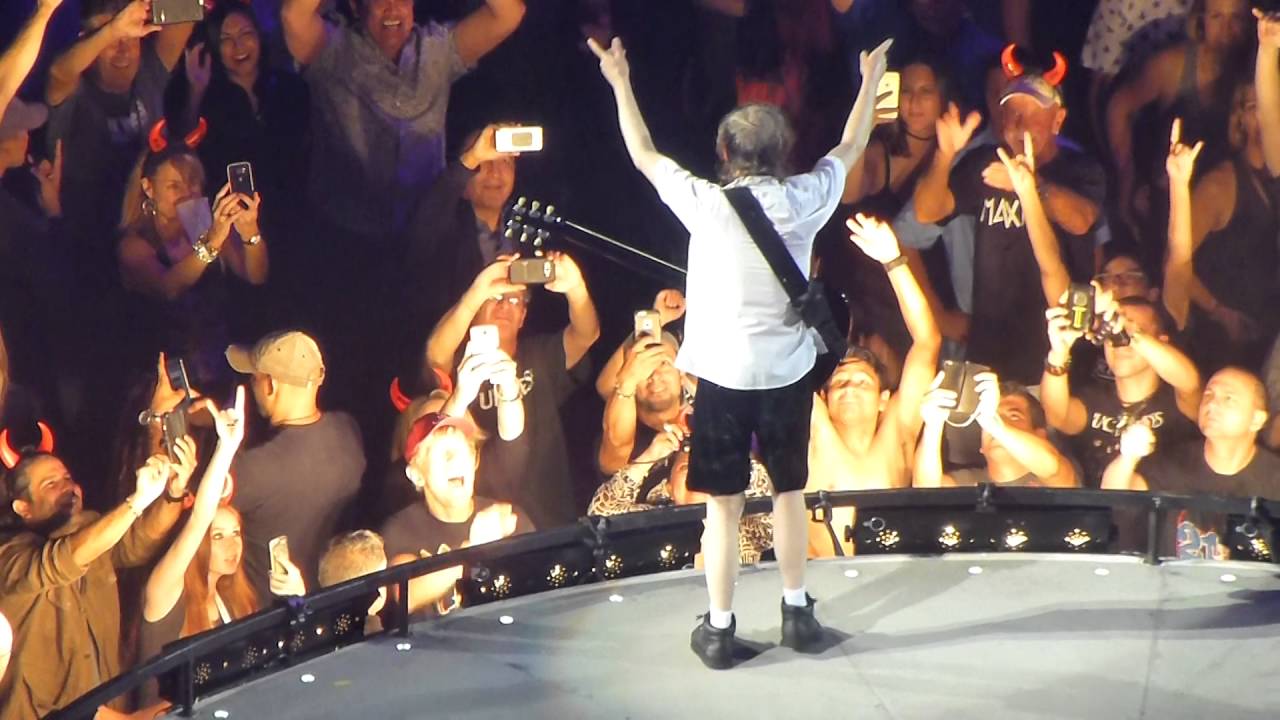 AC/DC (with Axl Rose) - Let There Be Rock/Angus Young guitar solo
