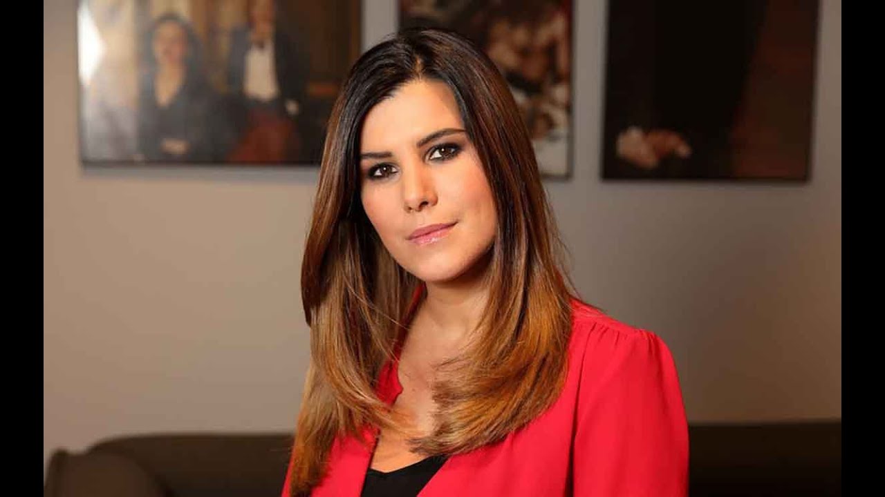 Karine Ferri raconte les débuts de son histoire d’amour avec Grégory Lemarchal.