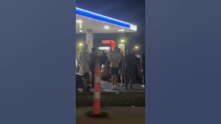 PONTIAC G8 DOES 2-STEP AT CAR MEET! #PontiacG8 #shortsviral #shorts #shortsfeed #viralvideo #bts