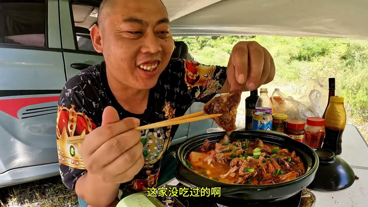 小三轮骑行张家界，天门山里露营做饭吃，麻辣鱼嘴子炖牛蛙，真香 