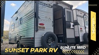 #RVLIFE// BUNK, Murph bed and dinette sleeper all in this @sunsetparkrv6370 Sunlite 18RD camper